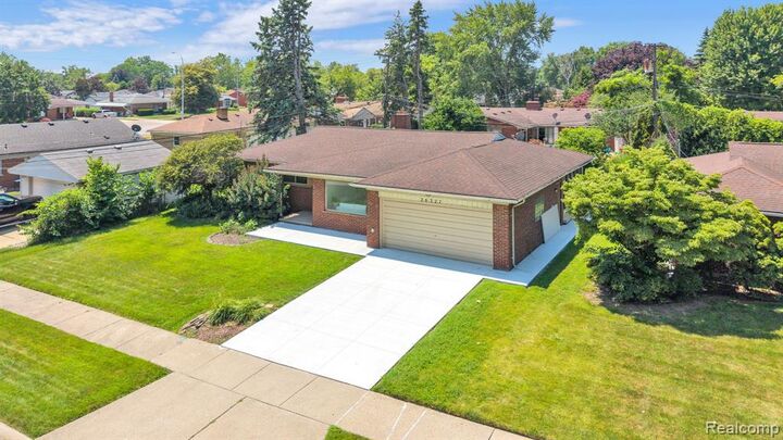 Property Photo: 26327 Woodworth Circle MI 48127 1603