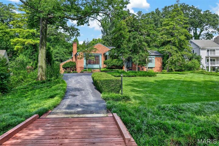 Property Photo: 8 Winding Brook Lane MO 63124