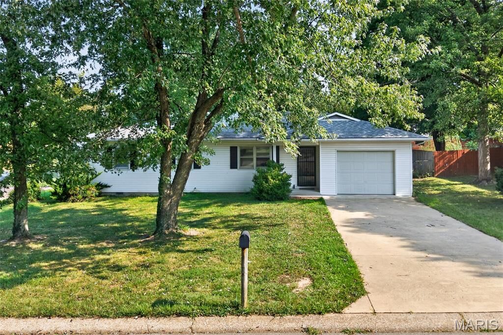 Property Photo:  617 Willow Lane  MO 65536 