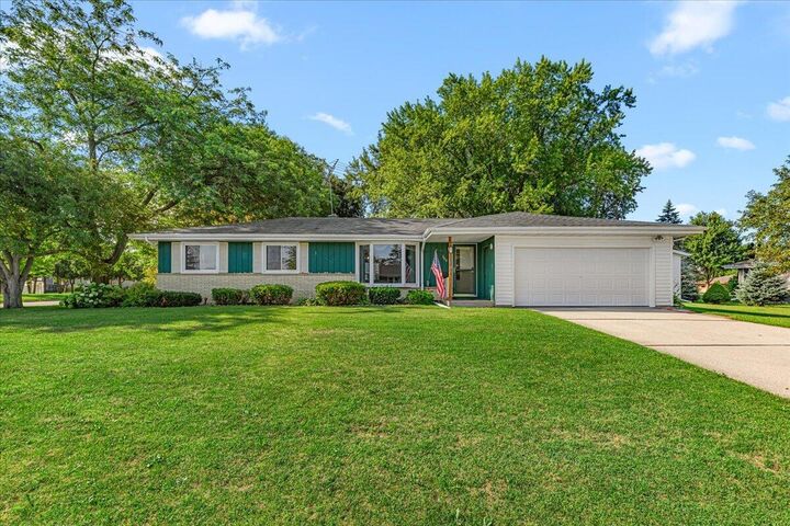 Property Photo: 309 Braatz Dr WI 53040