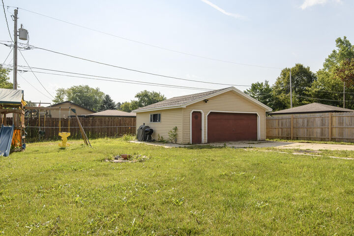 Property Photo: 6727 Lone Elm Dr WI 53402