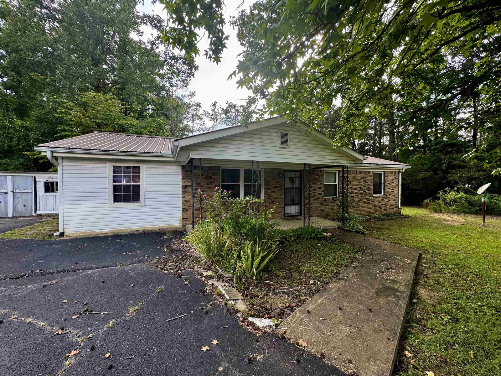 Property Photo:  1215 Foster Rd  TN 38310 