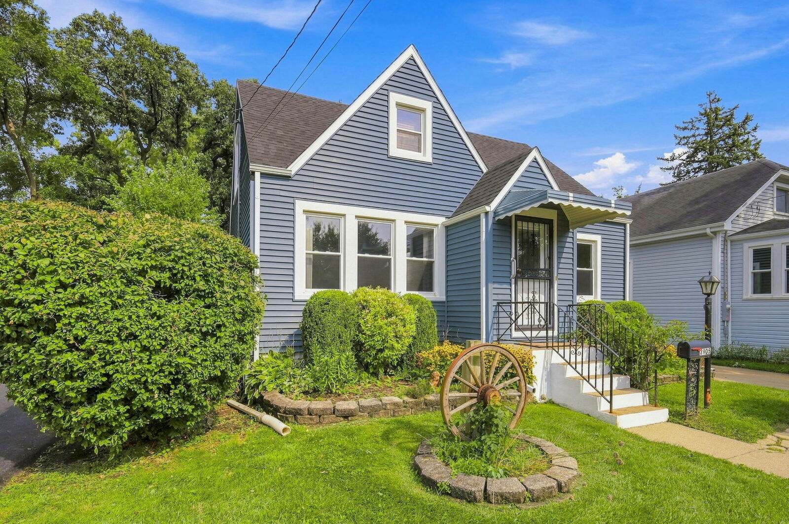 Property Photo:  3905 Custer Avenue  IL 60534 