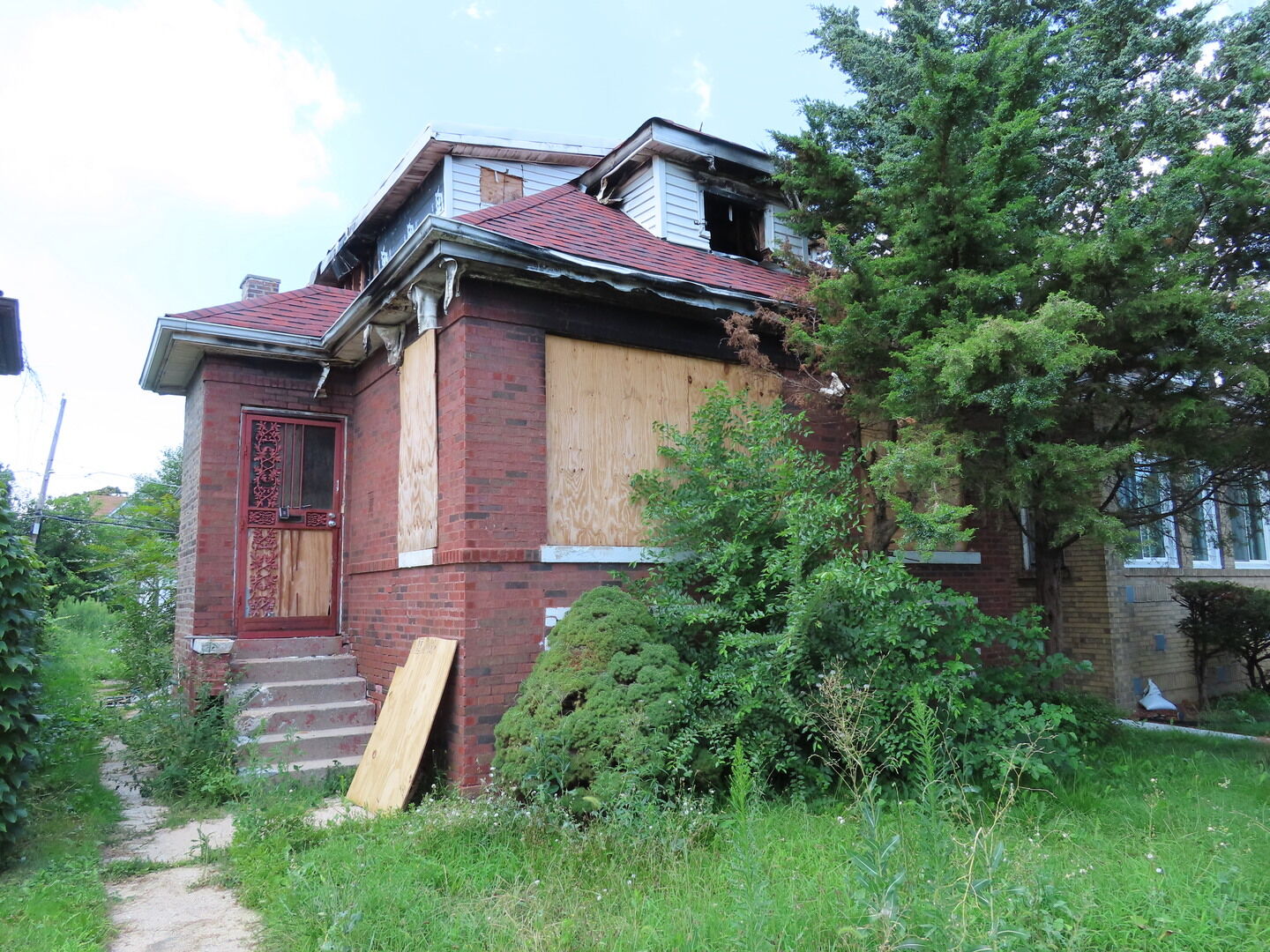 Property Photo: 8628 S Parnell Avenue IL 60620