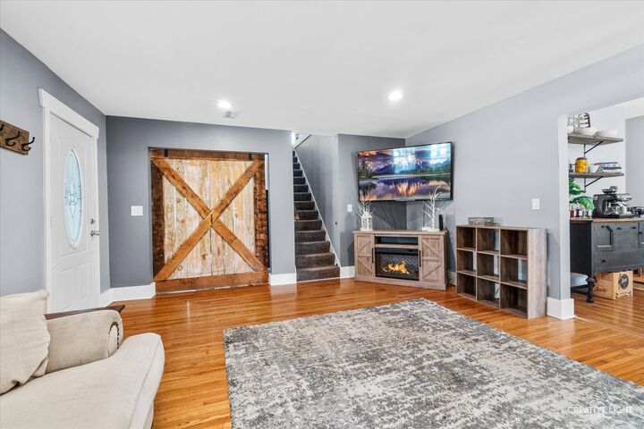 Property Photo:  902 N Main Street  IL 60548 