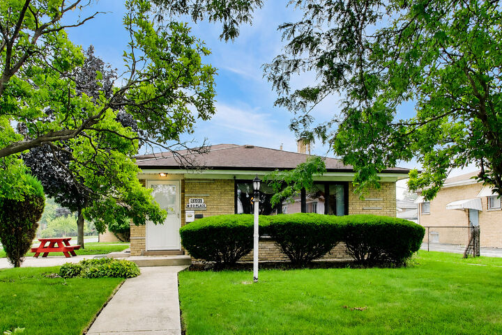 Property Photo:  6101 W 80th Place  IL 60459 