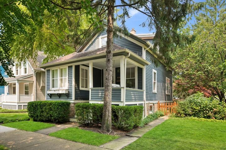 Property Photo: 1315 Leonard Place IL 60201
