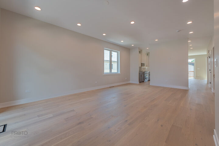 Property Photo: 4945 W Berenice Avenue IL 60641