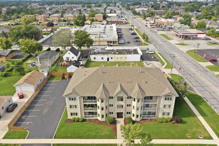 Property Photo: 8000 W 84th Place 3se IL 60458