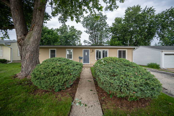 Property Photo:  404 Kenyon Avenue  IL 60446 