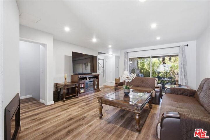Property Photo: 9562 Via Bernardo CA 91504