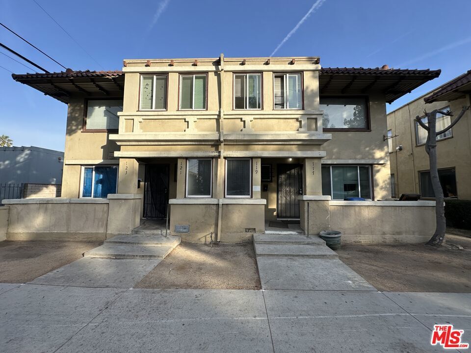 Property Photo:  117 W 9th Street  CA 90813 