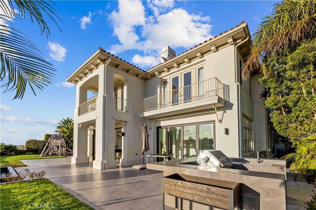 Property Photo:  37 Vista Luci  CA 92657 