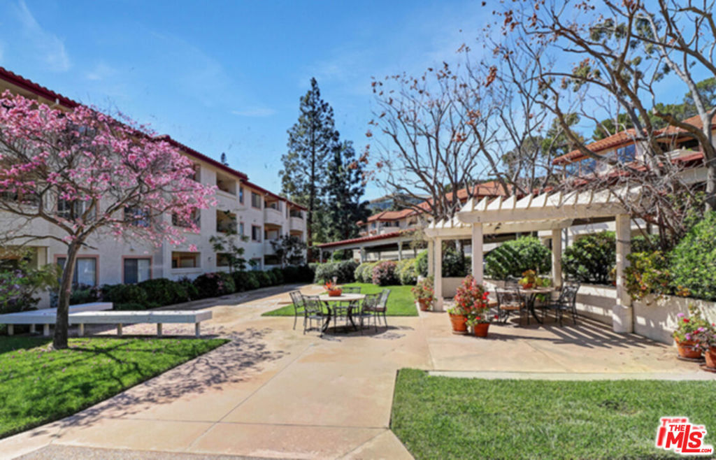 Property Photo:  501 Palisades Drive 103  CA 90272 