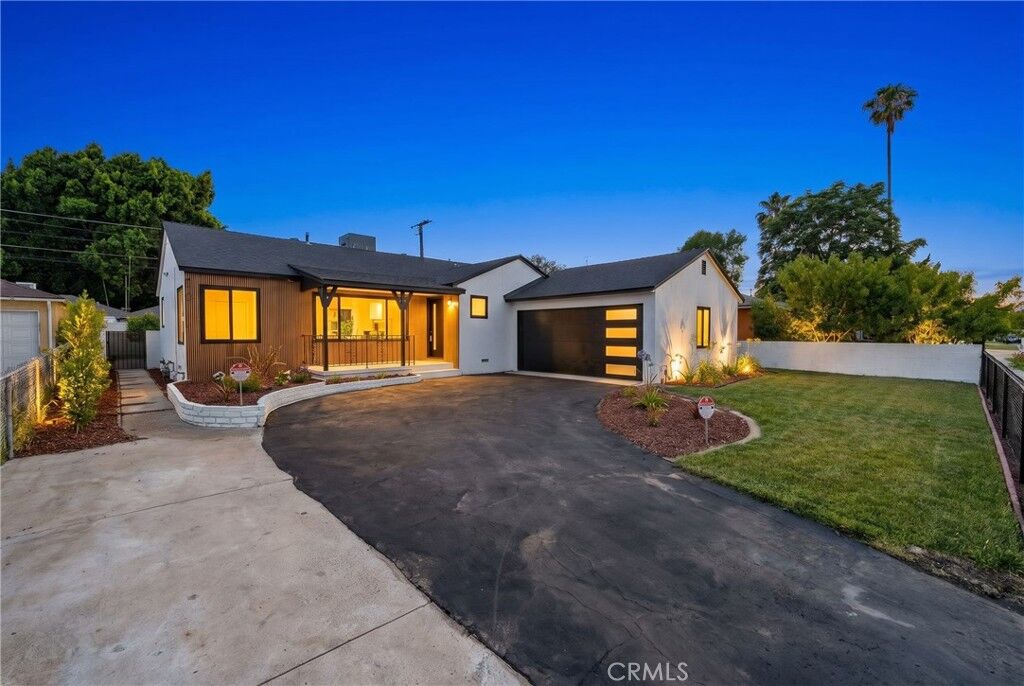 Property Photo:  9753 Mercedes Avenue  CA 91331 