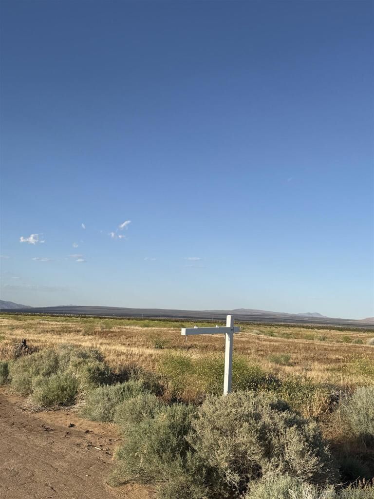 Property Photo: 85 Street CA 93505
