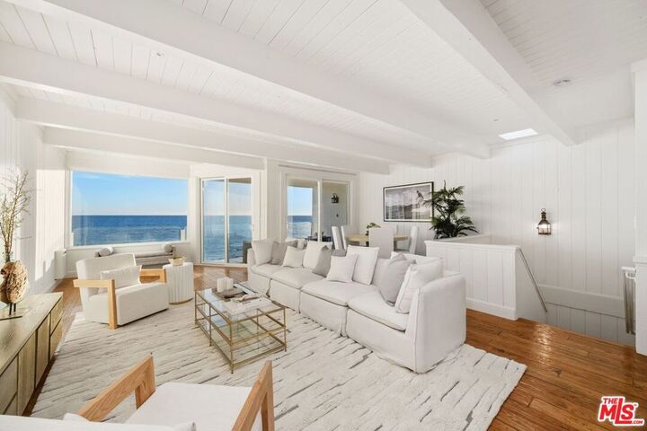 Property Photo: 11840 Beach Club Way CA 90265