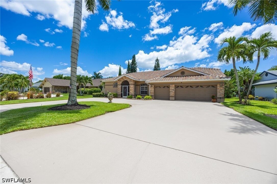 Property Photo: 195 Palmetto Dunes Circle FL 34113