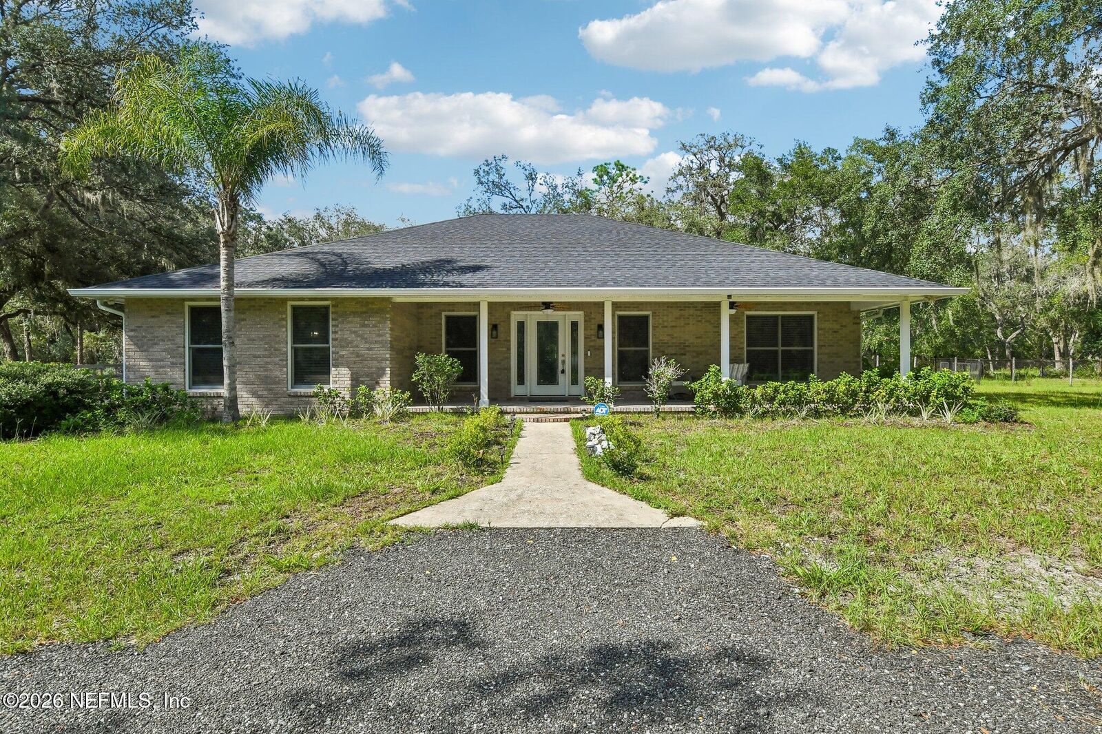 Property Photo: 135 Pearsall Circle FL 32666