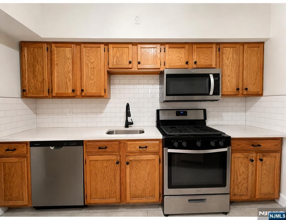 Property Photo:  675 Joralemon A2  NJ 07109 