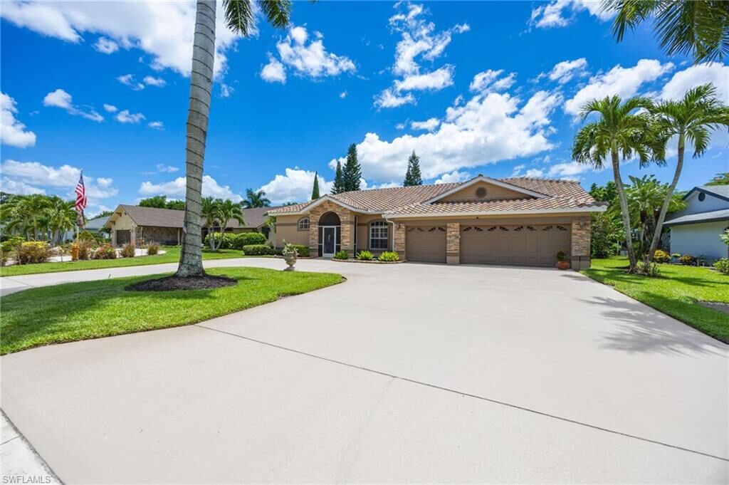 Property Photo:  195 Palmetto Dunes Cir  FL 34113 
