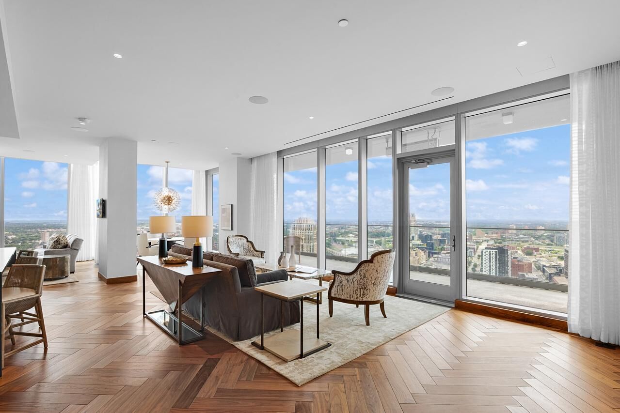 Property Photo: 255 Hennepin Avenue 3402 MN 55401
