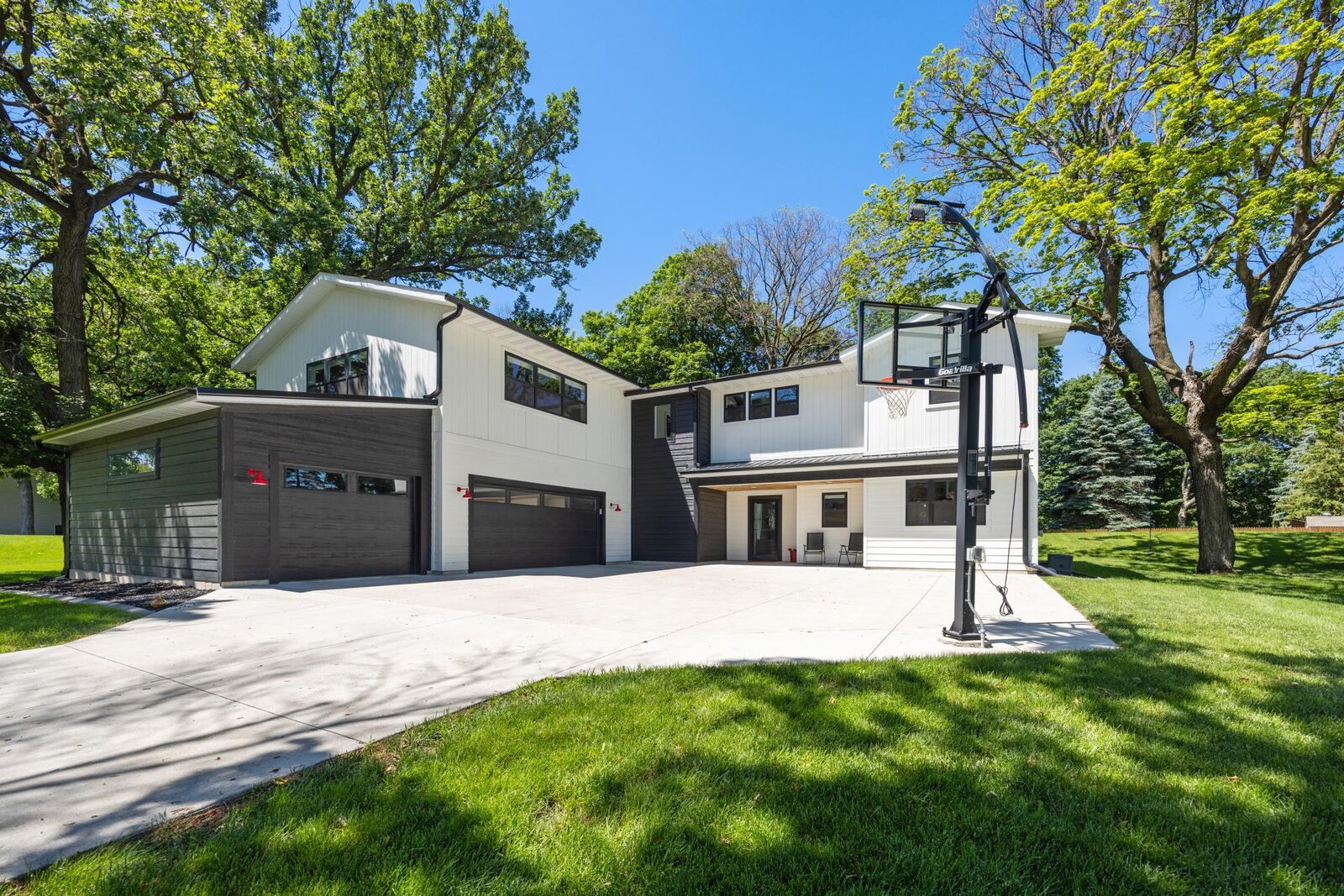 Property Photo:  20026 Twin Oaks Circle  MN 55352 