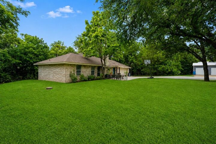 Property Photo: 1400 E Lake Drive TX 76087