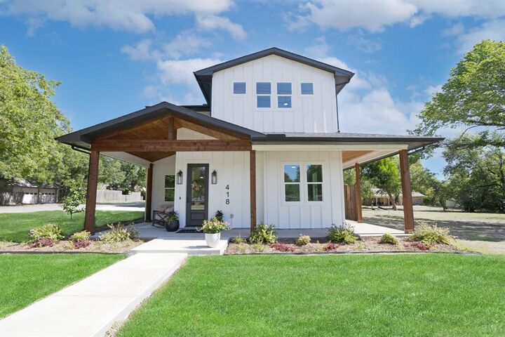 Property Photo:  418 W 4th Street  TX 76247 