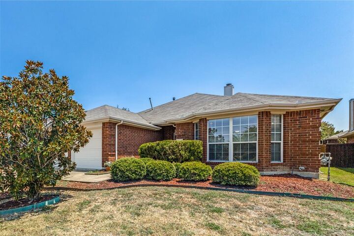 Property Photo: 2844 Goldfinch Drive TX 75181