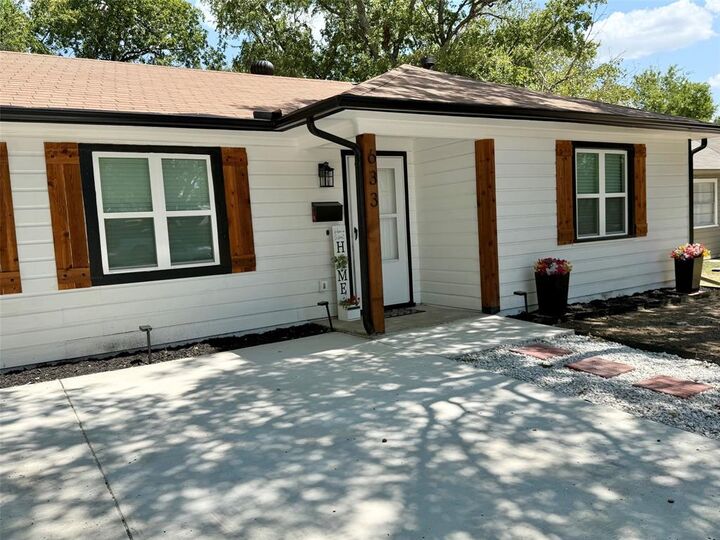 Property Photo: 633 Cimarron Trace TX 75051