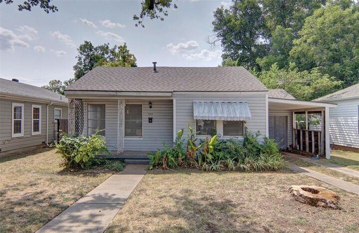 Property Photo: 1203 Hanover Street TX 76086