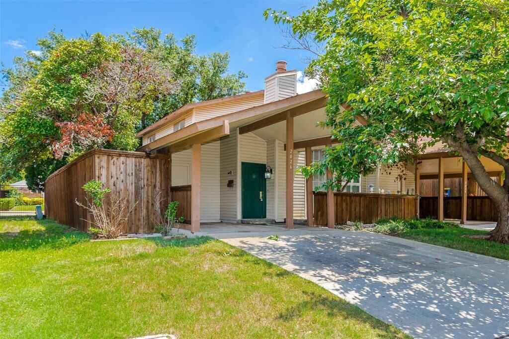 Property Photo: 2026 Via Ballena TX 75006