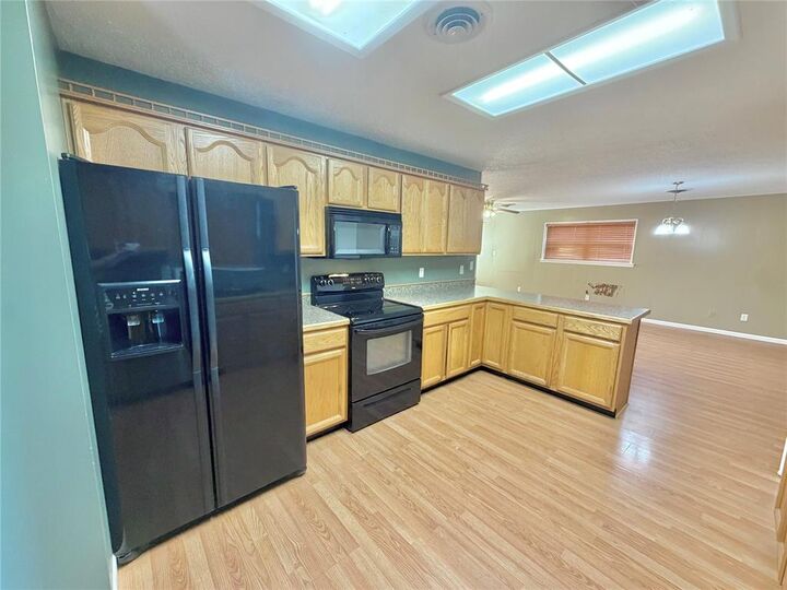 Property Photo: 1702 N Crumley Street OK 73942