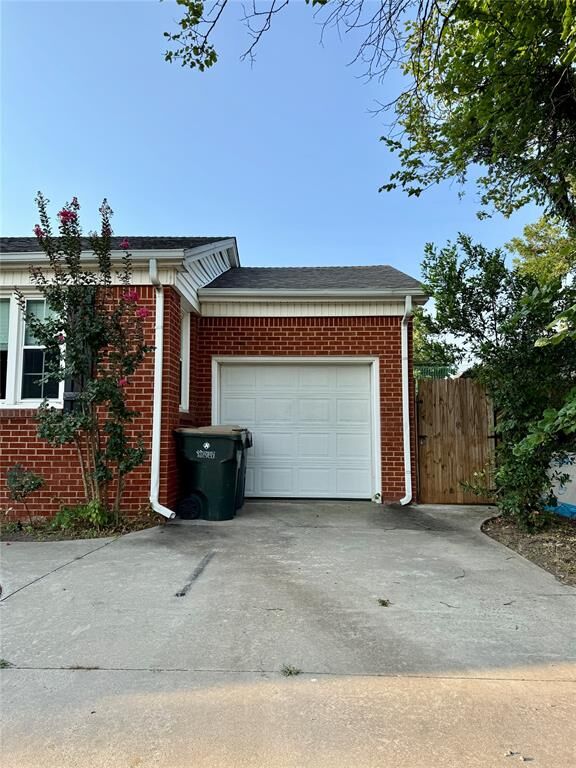 Property Photo: 2128 Carlisle Road OK 73120
