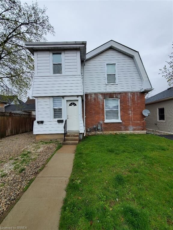 Property Photo: 86 Victoria Street ON N3S 3K6