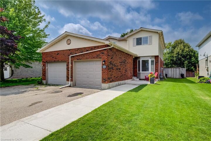 Property Photo: 102 William Street N ON N0B 2R0