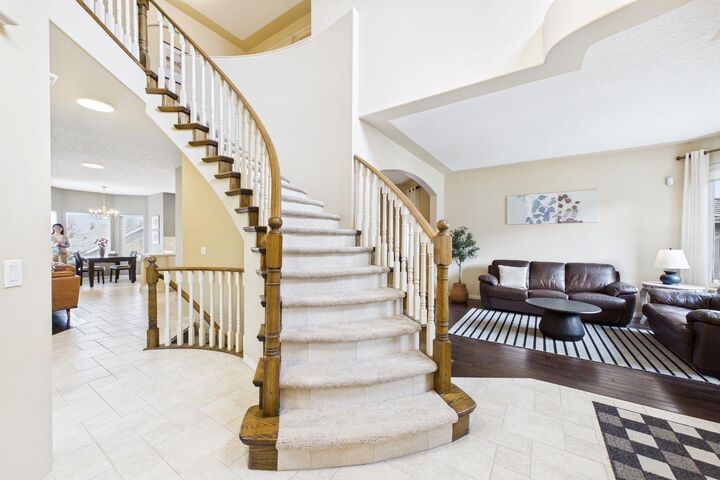 Property Photo: 15 Royal Crest Terrace NW AB T3G 4M3