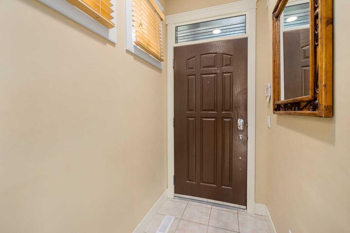 Property Photo:  2526 3 Avenue NW  AB T2N 0L3 