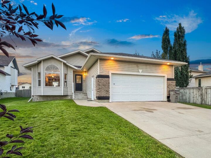102 Pinnacle Crescent — photo 1