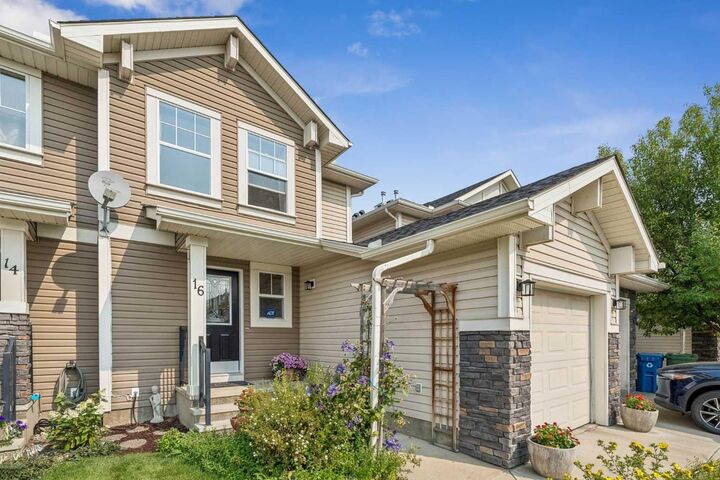 Property Photo:  16 Cranberry Green SE  AB T3M 1L5 