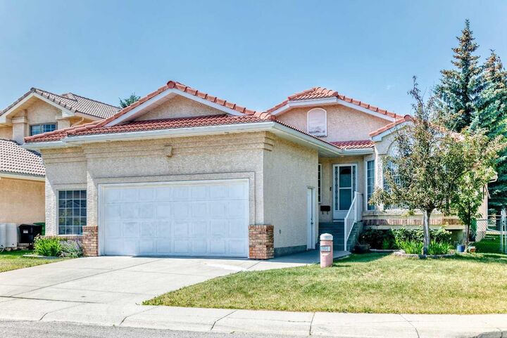 184 Hampshire Circle NW — photo 1