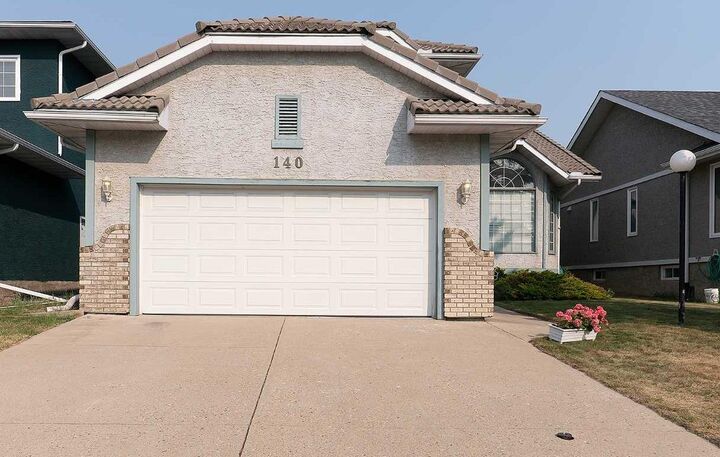 140 Santana Mews NW — photo 1