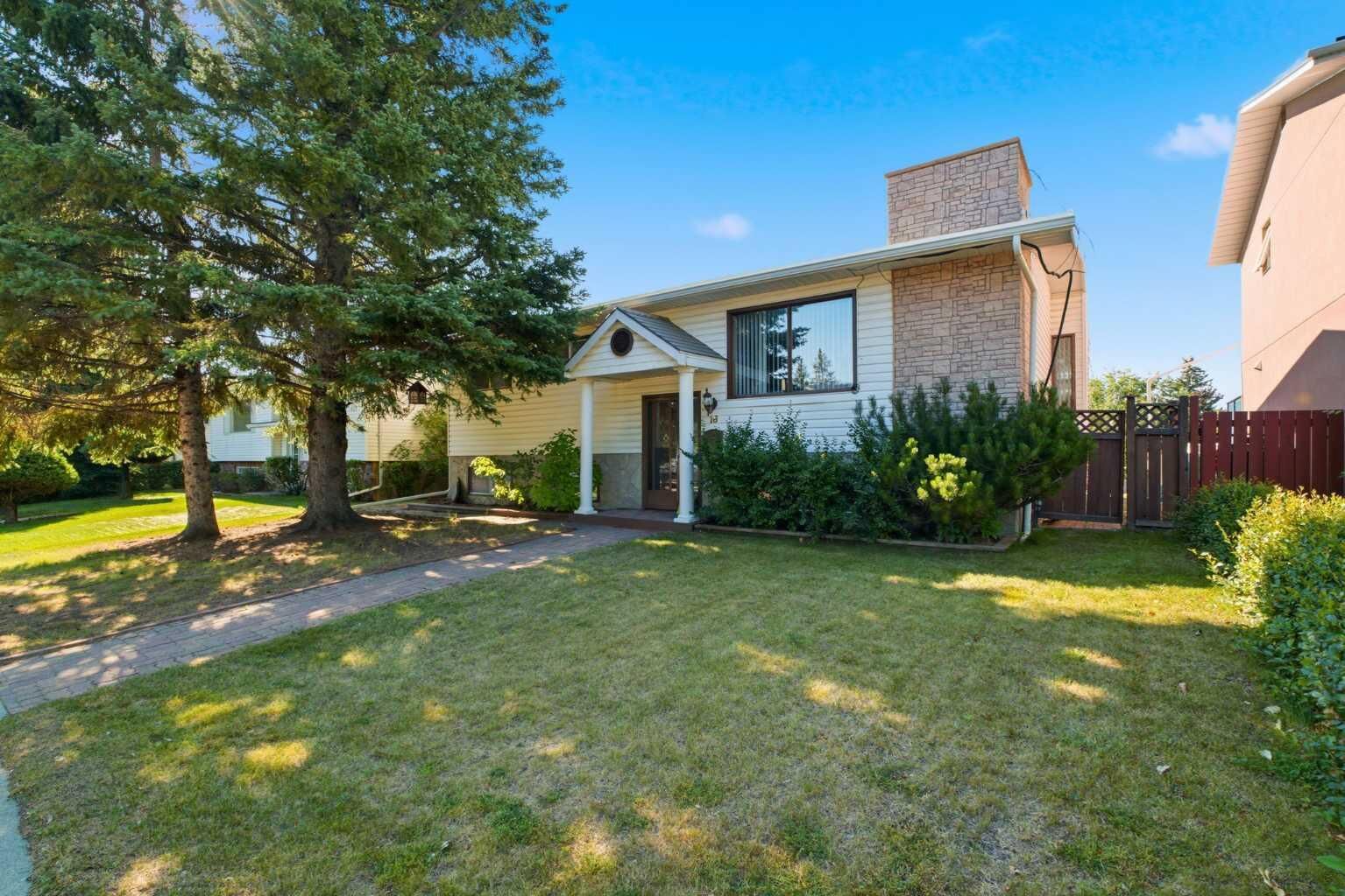 Property Photo:  16 Dalroy Crescent NW  AB T3A 1G3 