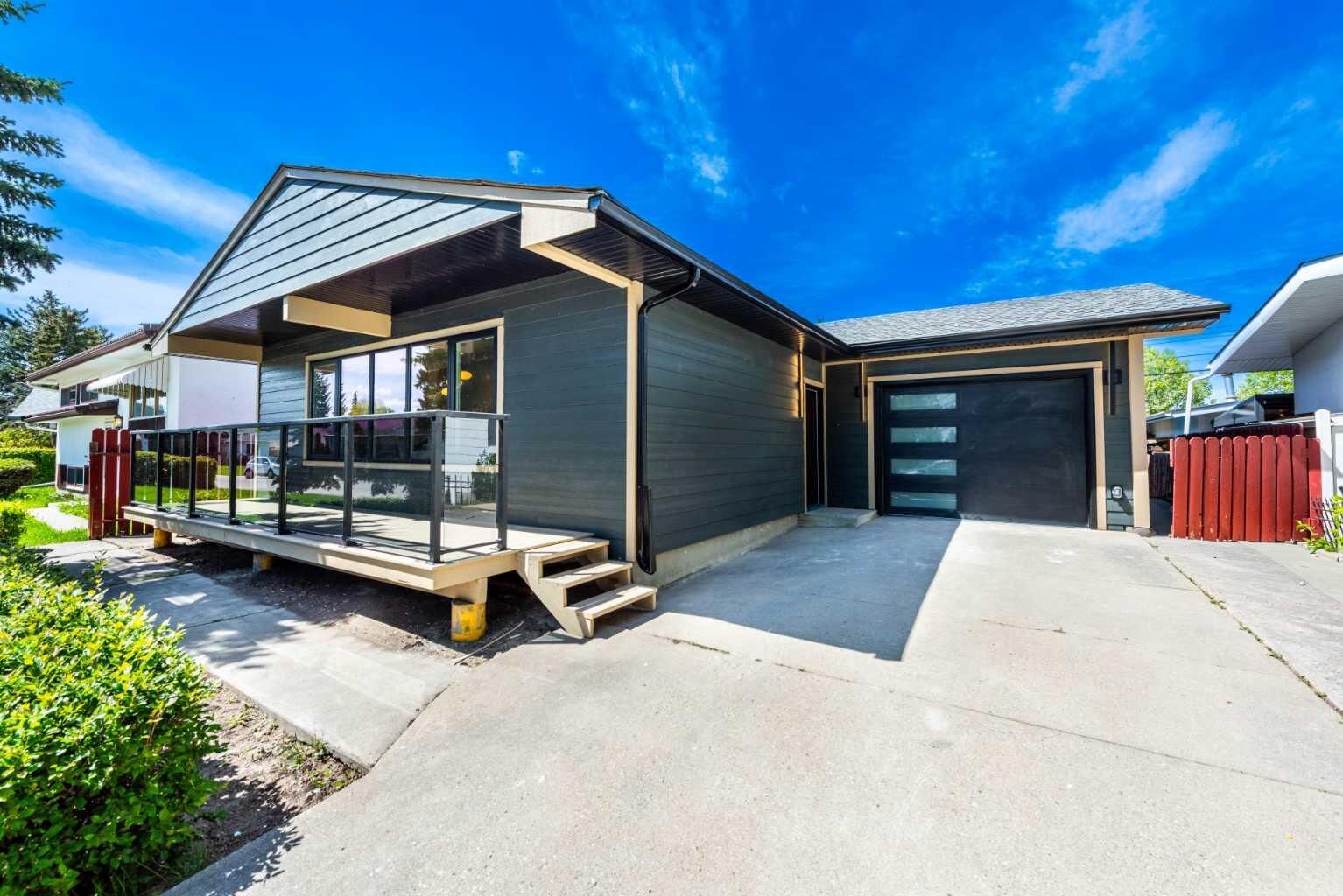 Property Photo: 820 Archwood Road SE AB T2J 1C4