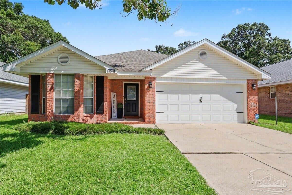Property Photo: 8009 Cayenne Way FL 32526
