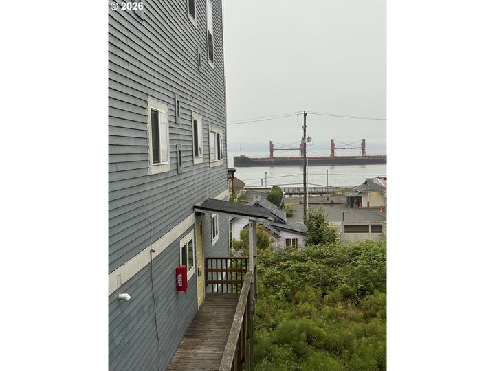 Property Photo:  156 Bond St  OR 97103 