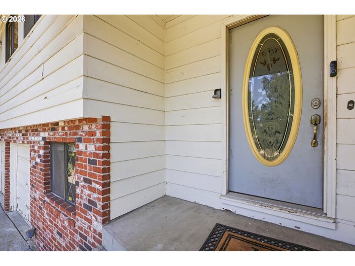 Property Photo: 13570 Shireva Dr OR 97034