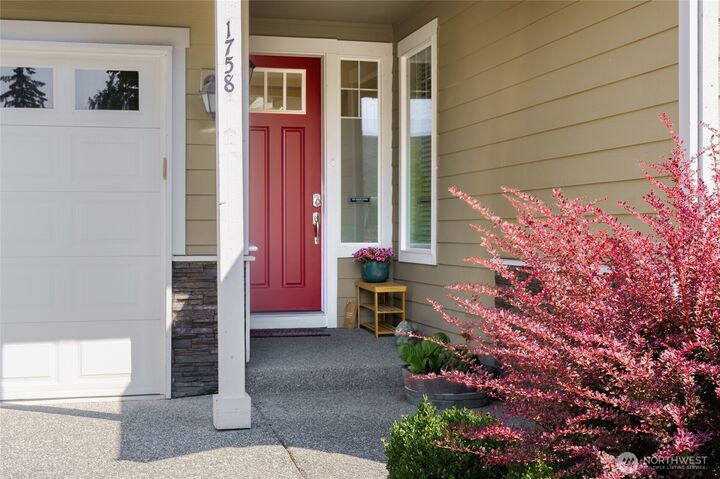 Property Photo: 1758 Hillcrest Loop WA 98274