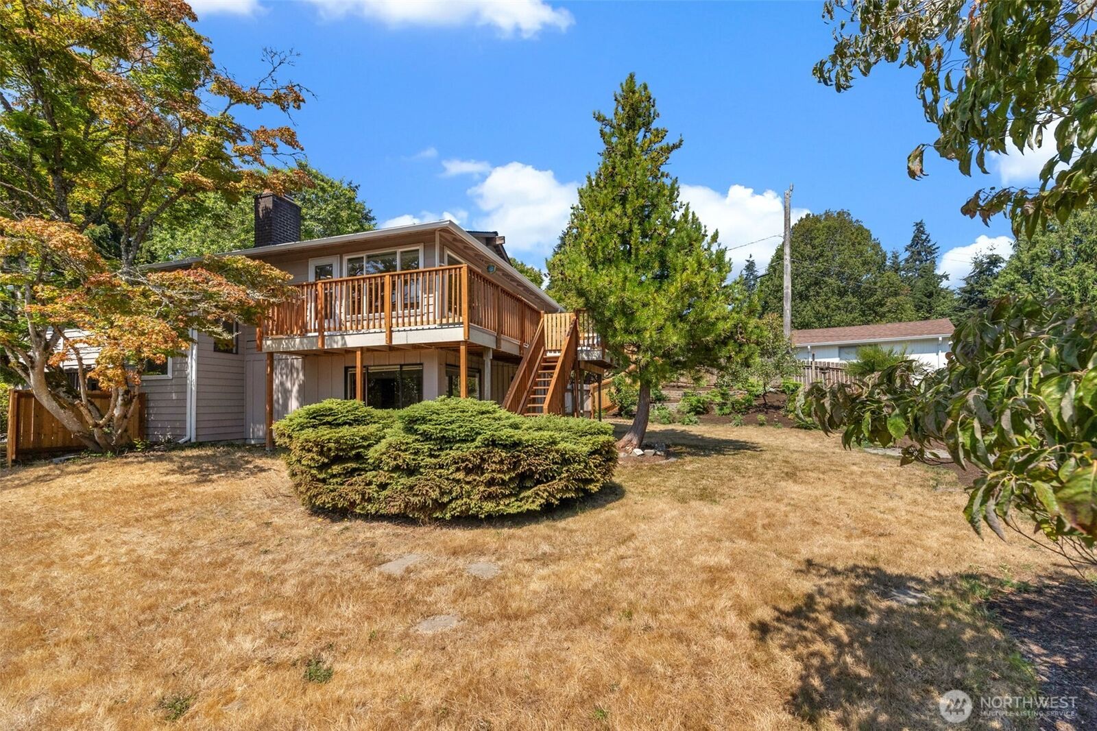 Property Photo: 19524 53rd Avenue NE WA 98155